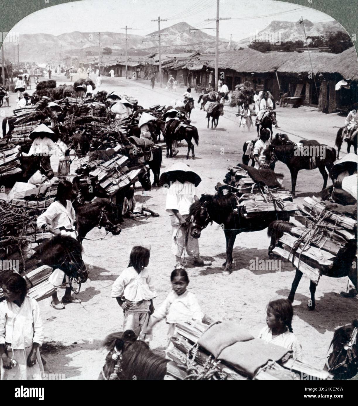 Joseon Era, Korea, 18901900. Street scene showing shops and traders in Seoul Stock Photo Alamy