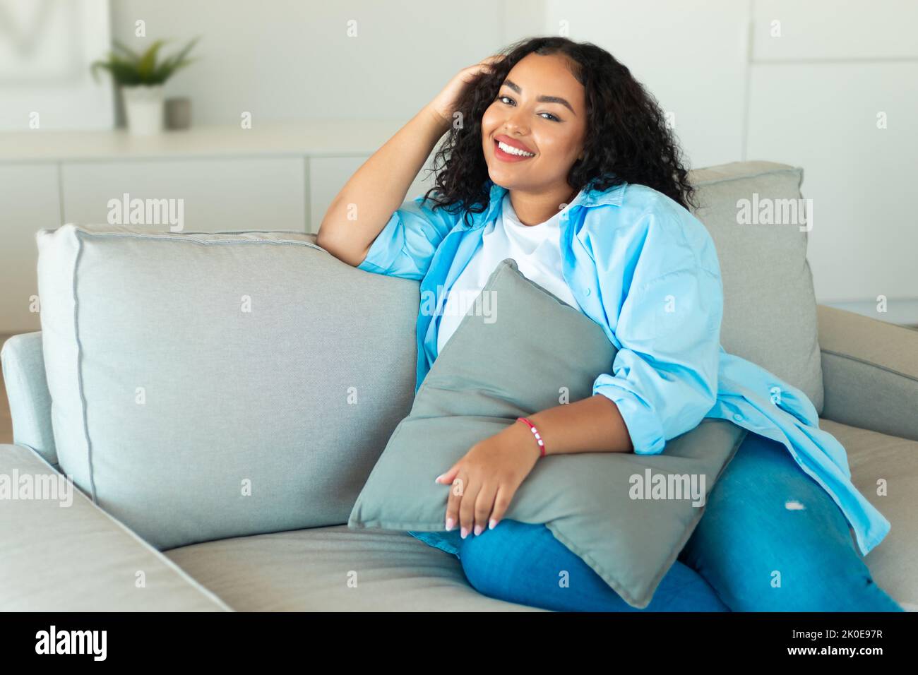 Happy large smile african lady hi-res stock photography and images - Alamy