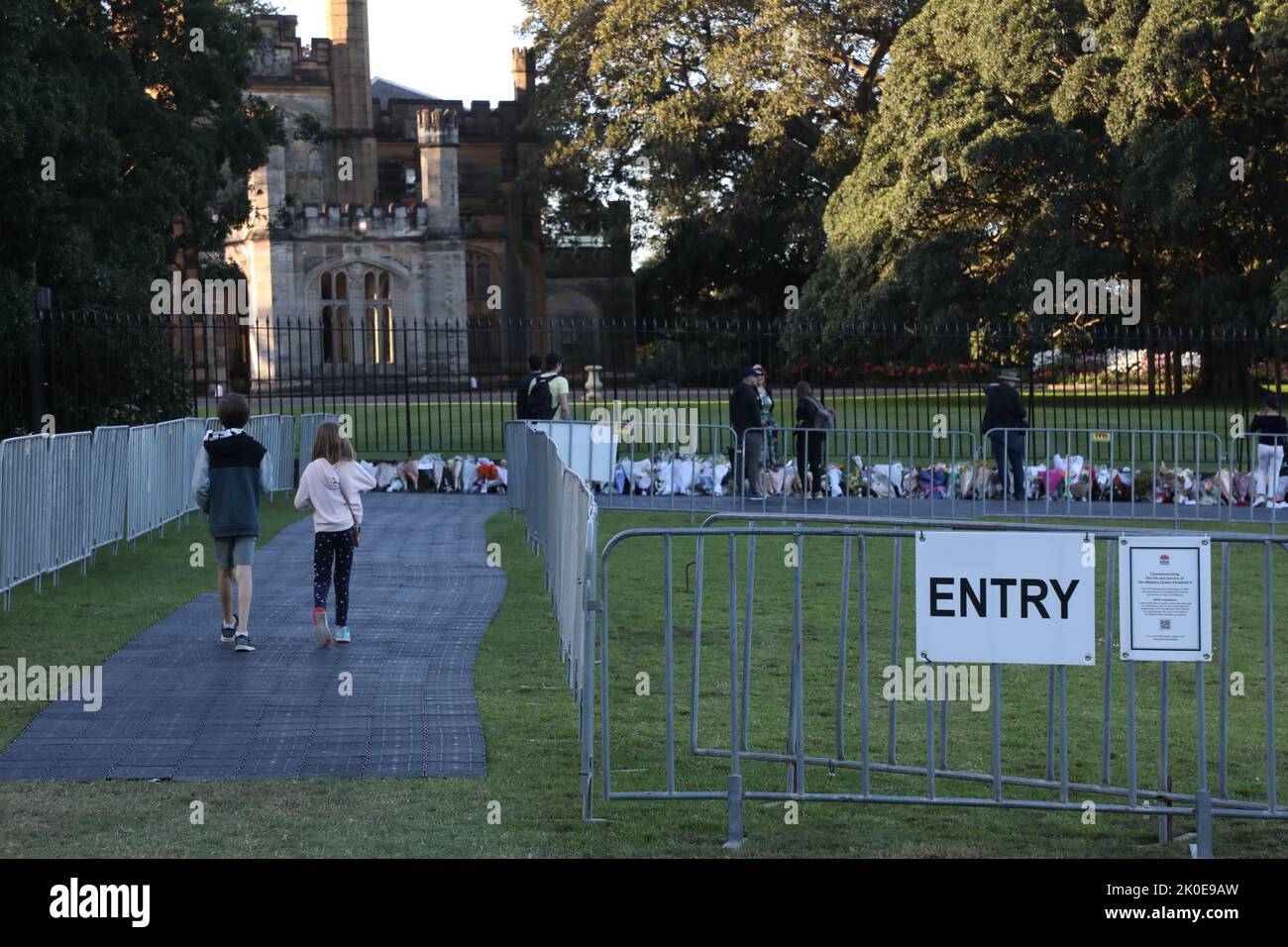 Sydney, Australia. 11th September 2022. Members of the public have been asked to leave flowers outside Government House, the official residence of the monarch’s representative for NSW. A slow trickle of people passed through to place flowers and pay their respects. Credit: Richard Milnes/Alamy Live News Stock Photo