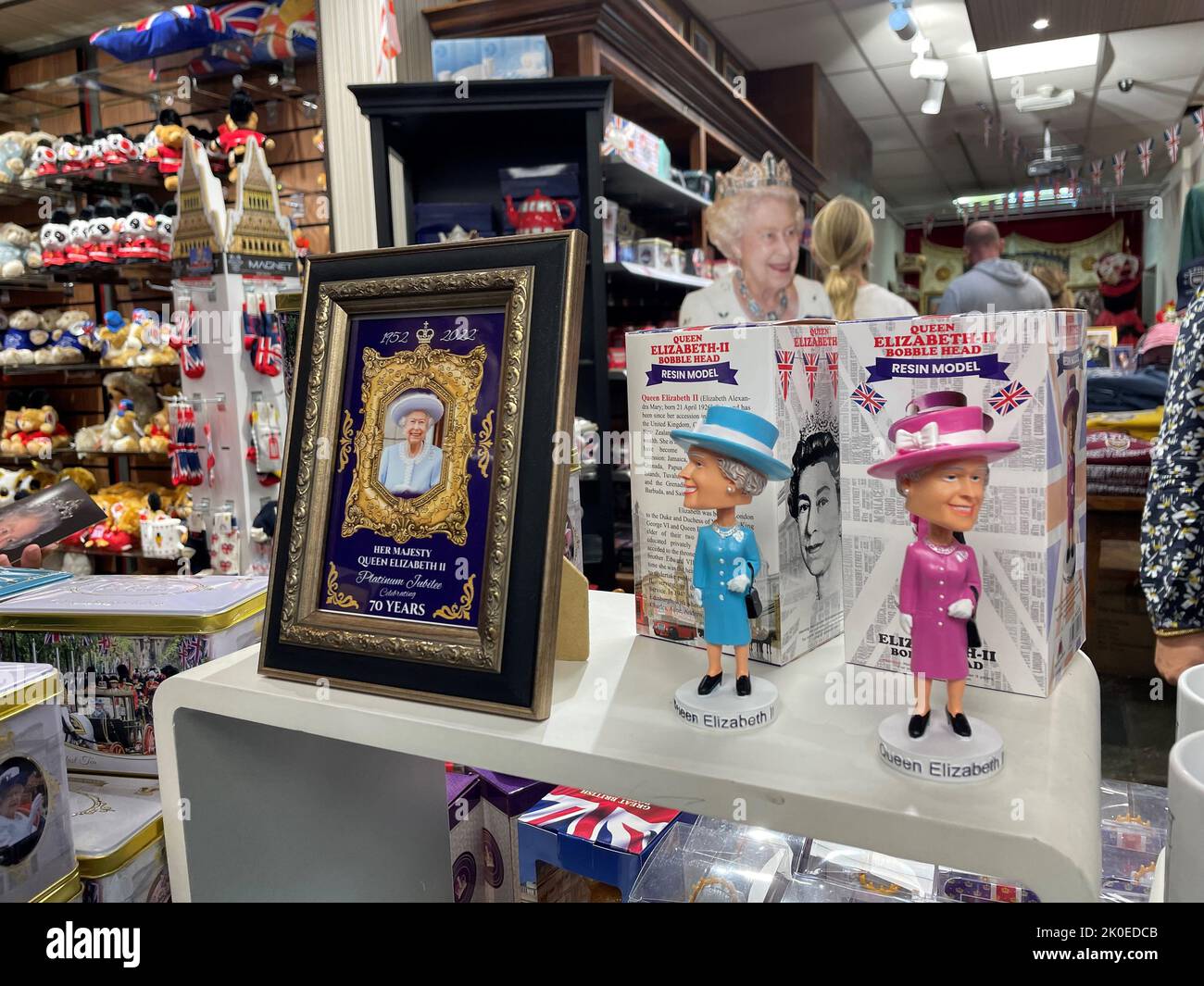 Royal merchandise in the Cool Britannia souvenir shop near Buckingham Palace. Picture date: Sunday September 11, 2022. Stock Photo