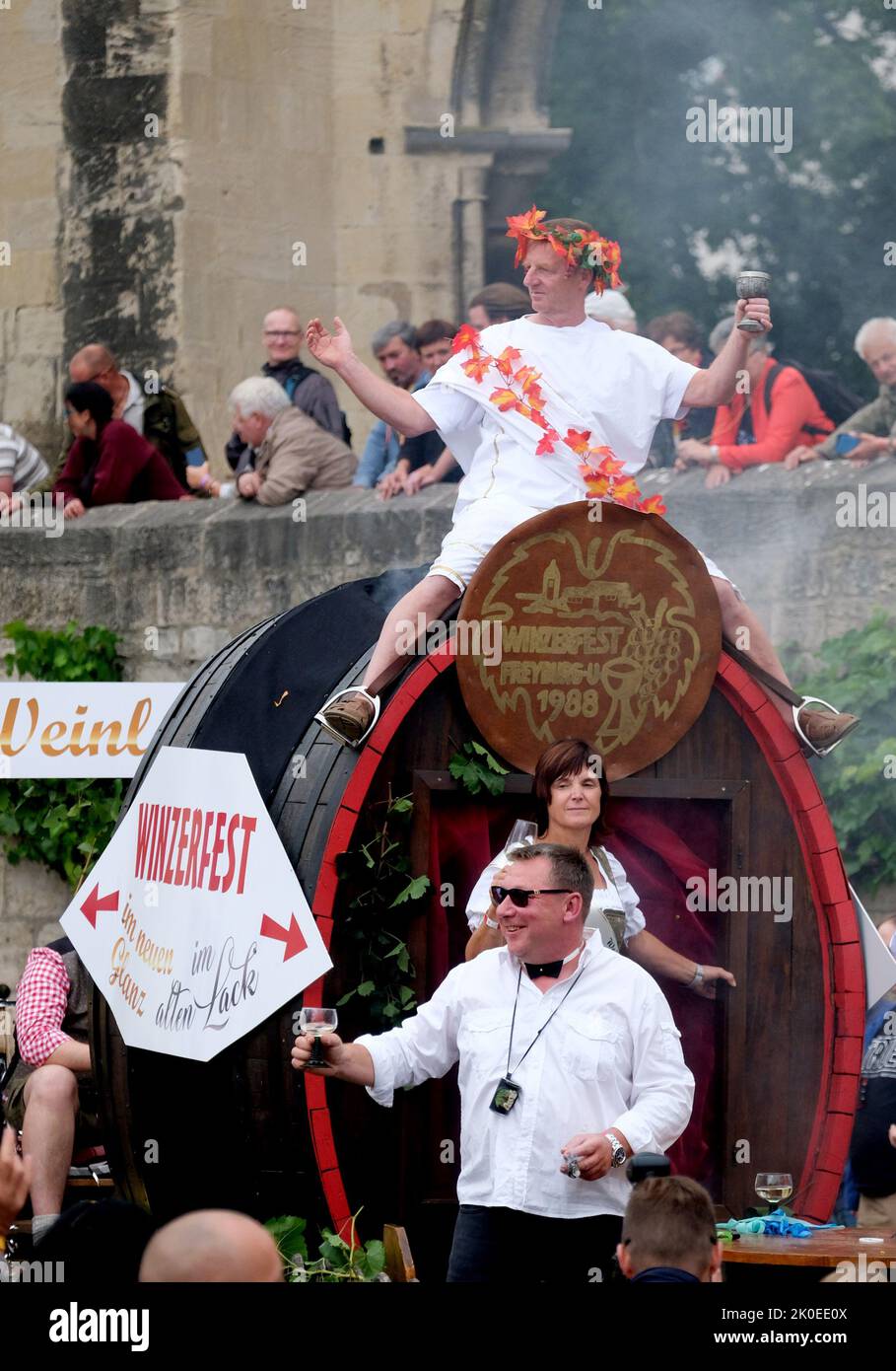 Freyburg, Germany. 11th Sep, 2022. A performer of Baccus, the god of wine, at the Feyburg Wine Festival parade. Credit: Sebastian Willnow/dpa/Alamy Live News Stock Photo