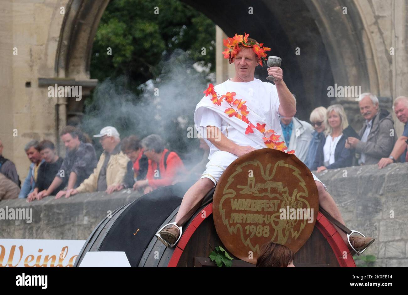 Freyburg, Germany. 11th Sep, 2022. A performer of Baccus, the god of wine, at the Feyburg Wine Festival parade. Credit: Sebastian Willnow/dpa/Alamy Live News Stock Photo