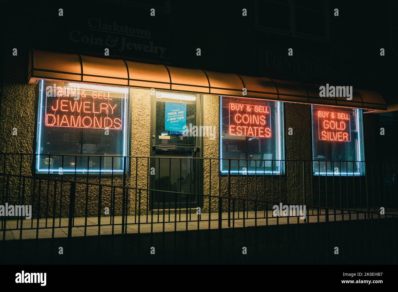 Clarkstown Coin & Jewelry vintage neon signs at night, Nanuet, New York Stock Photo