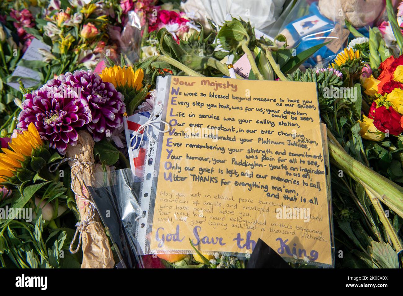 Windsor, Berkshire, UK. 11st September, 2022. Thousands of people came