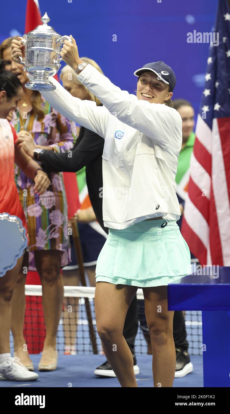 Iga Swiatek of Poland celebrates winning the US Open final during the trophy ceremony on day 13 of the US Open 2022, 4th Grand Slam tennis tournament of the season on September 10, 2022 at USTA National Tennis Center in New York, United States - Photo: Jean Catuffe/DPPI/LiveMedia Stock Photo