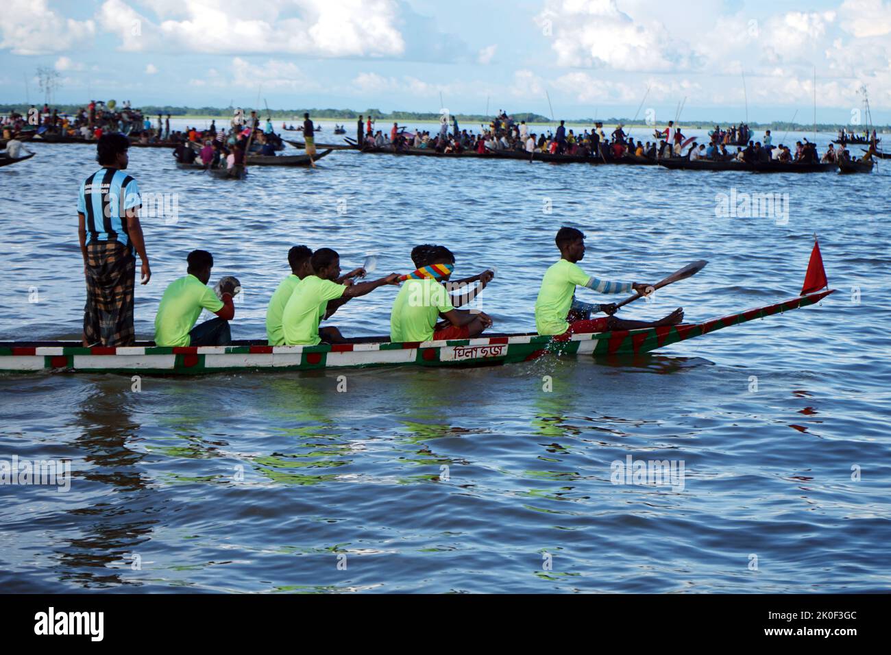 Sylhet, Sylhet, Bangladesh. 11th Sep, 2022. Bodrul Alam Boat race contest 2022 was held at Hakaluki haor in the Gilasora area of Fenchuganj upazila, Sylhet, Bangladesh. Nouka Baich (Boat Race) is a traditional rowing sport of Bangladesh. The sport uses traditional Bangladeshi boats known as Nouka. Each team in a Nouka Baich (Boat Race) competition consists of 25 to 100 members. (Credit Image: © Md Akbar Ali/ZUMA Press Wire) Stock Photo