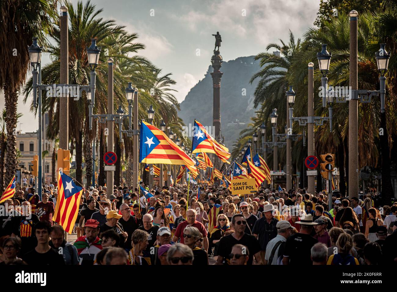 Barcelona, Spain. Sept. 11, 2022. Barcelona, Catalonia, Spain: Thousands of pro-independence Catalans march by  the streets of Barcelona next to the statue of Christopher Columbus during Catalonia's National Day (La Diada). Credit: Jordi Boixareu/Alamy Live News Stock Photo
