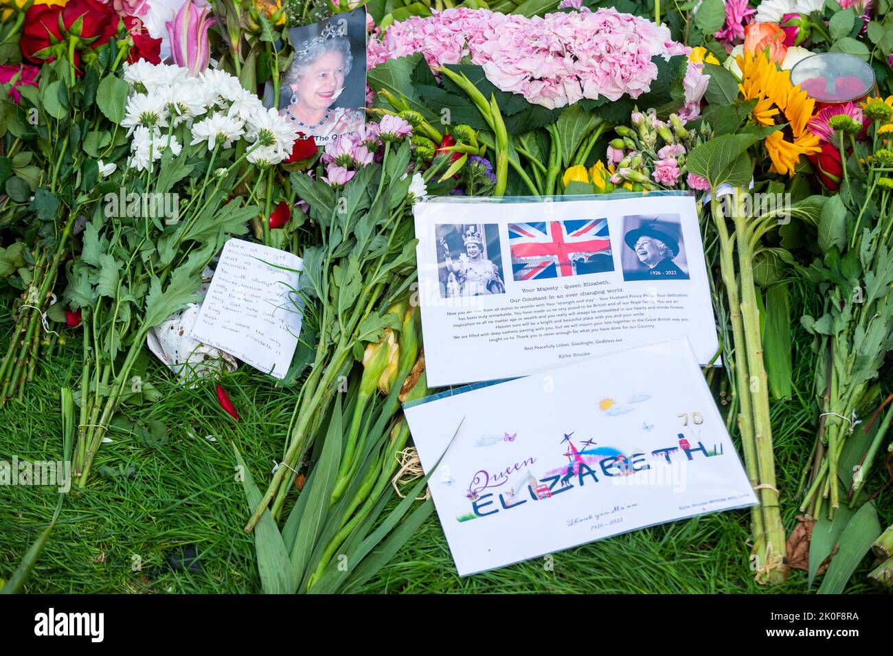 London, UK.  11 September 2022.  Images of the late Queen amongst floral tributes in Green Park.  Queen Elizabeth II, the longest-reigning monarch in British history, has died at the age of 96 in Balmoral, Scotland and her son, now known as King Charles III, has succeeded her.  Credit: Stephen Chung / Alamy Live News Stock Photo