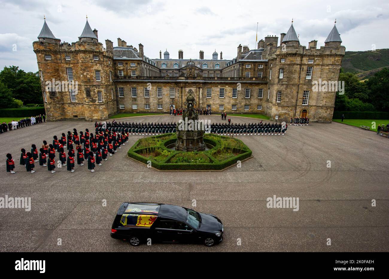 The hearse carrying the coffin of Queen Elizabeth II arrives at Palace