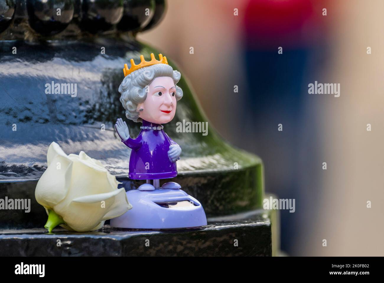 London, UK. 11th Sep, 2022. A solar powered waving Queen Mourners