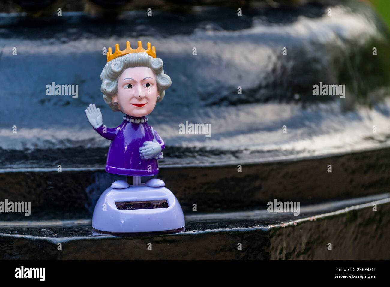 London, UK. 11th Sep, 2022. A solar powered waving Queen Mourners