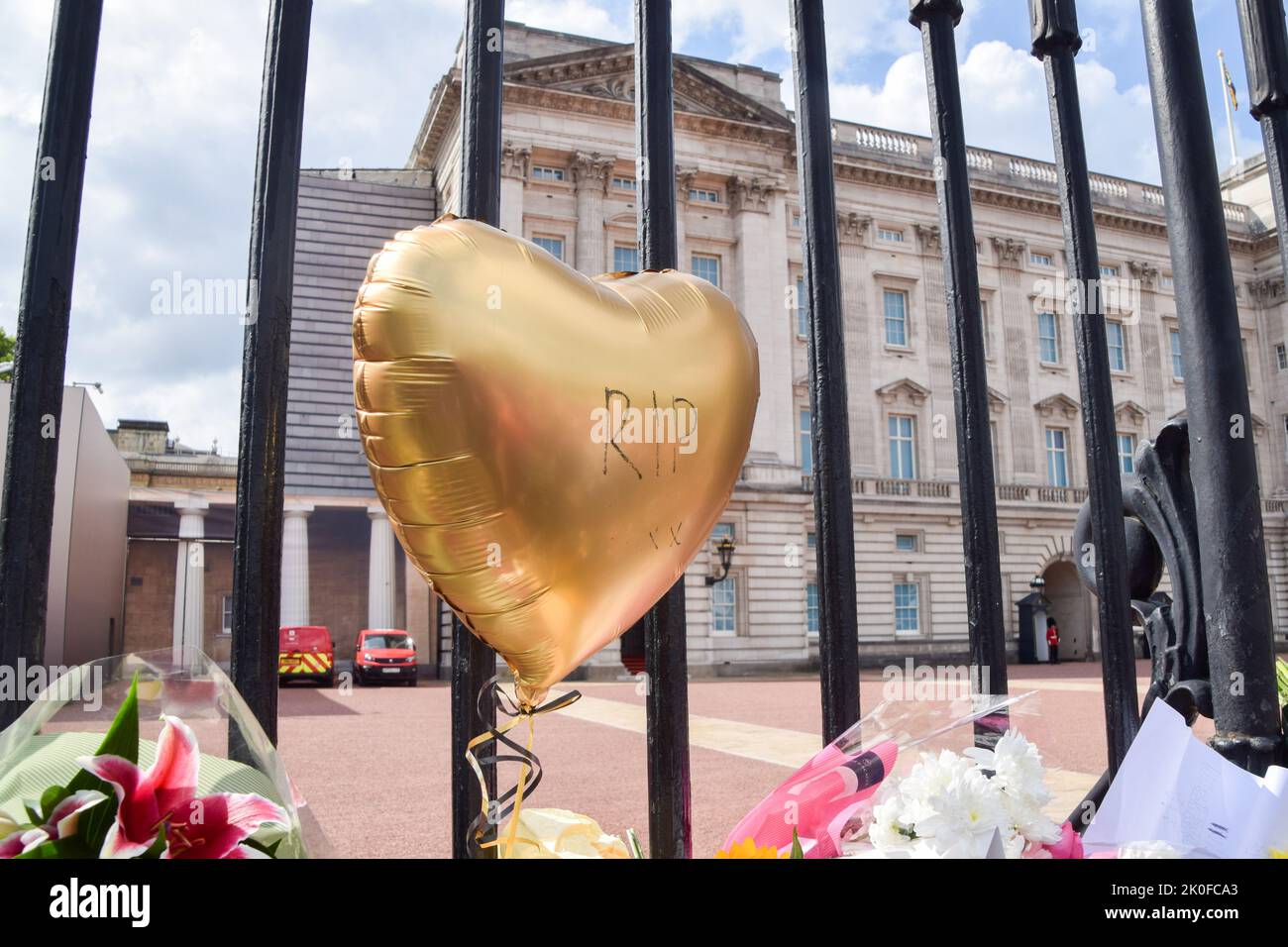 A balloon with the message RIP (Rest In Peace) is seen outside