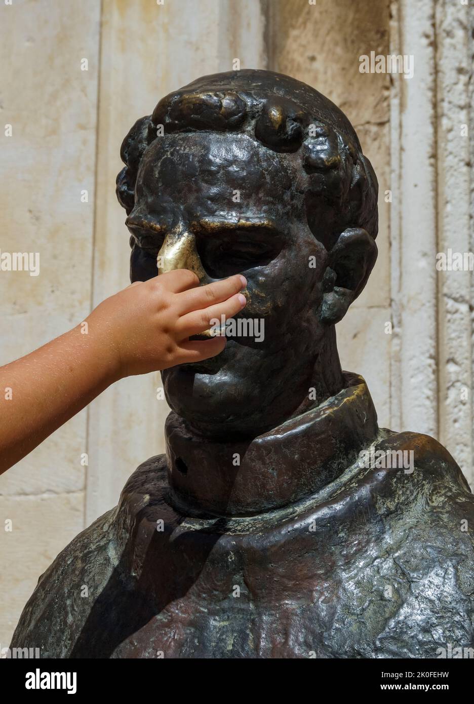 Croatia, Dubrovnik child rub nose of Marin Držić statue Stock Photo Alamy