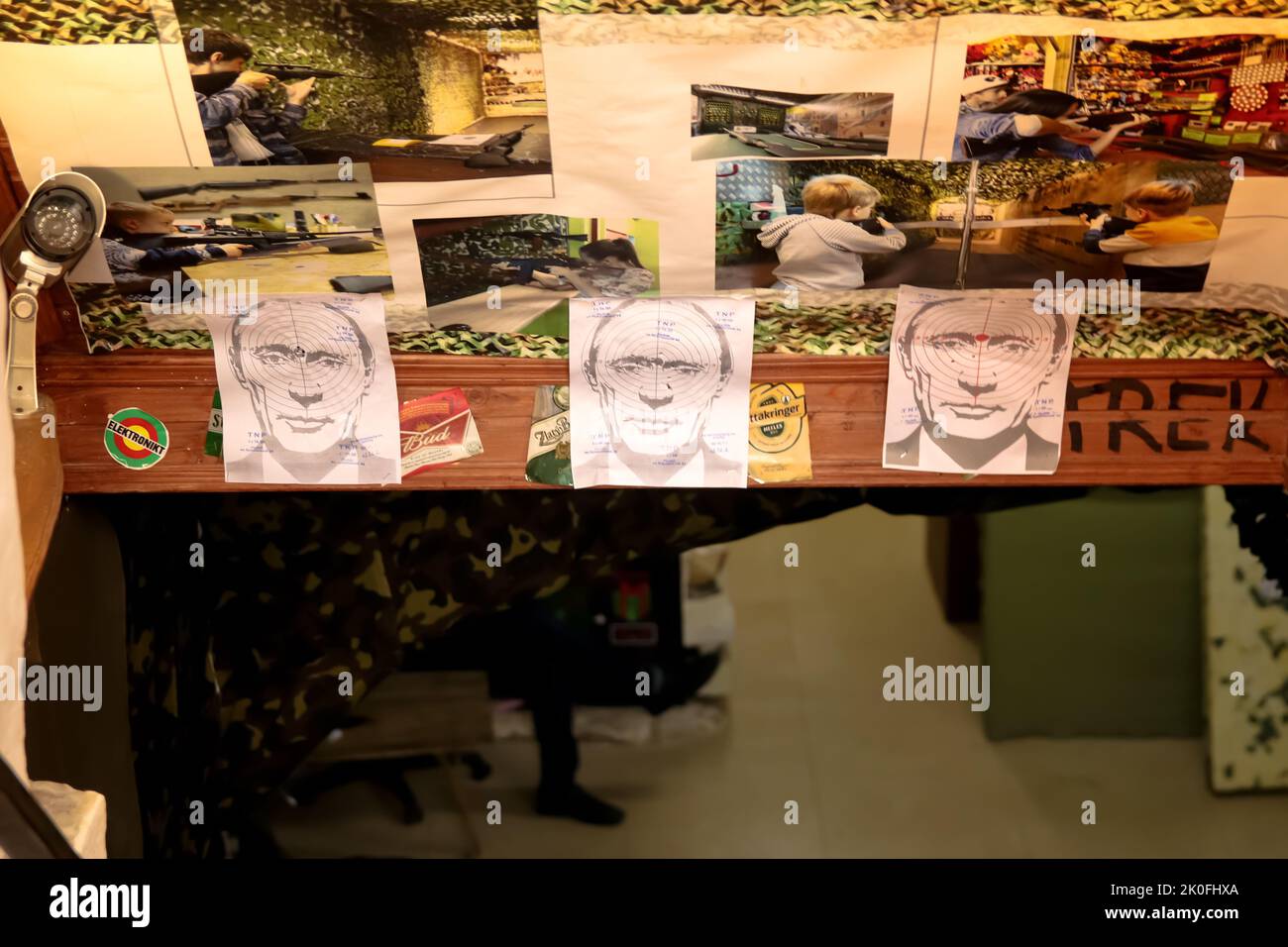 Vladimir putin shooting target hires stock photography and images Alamy