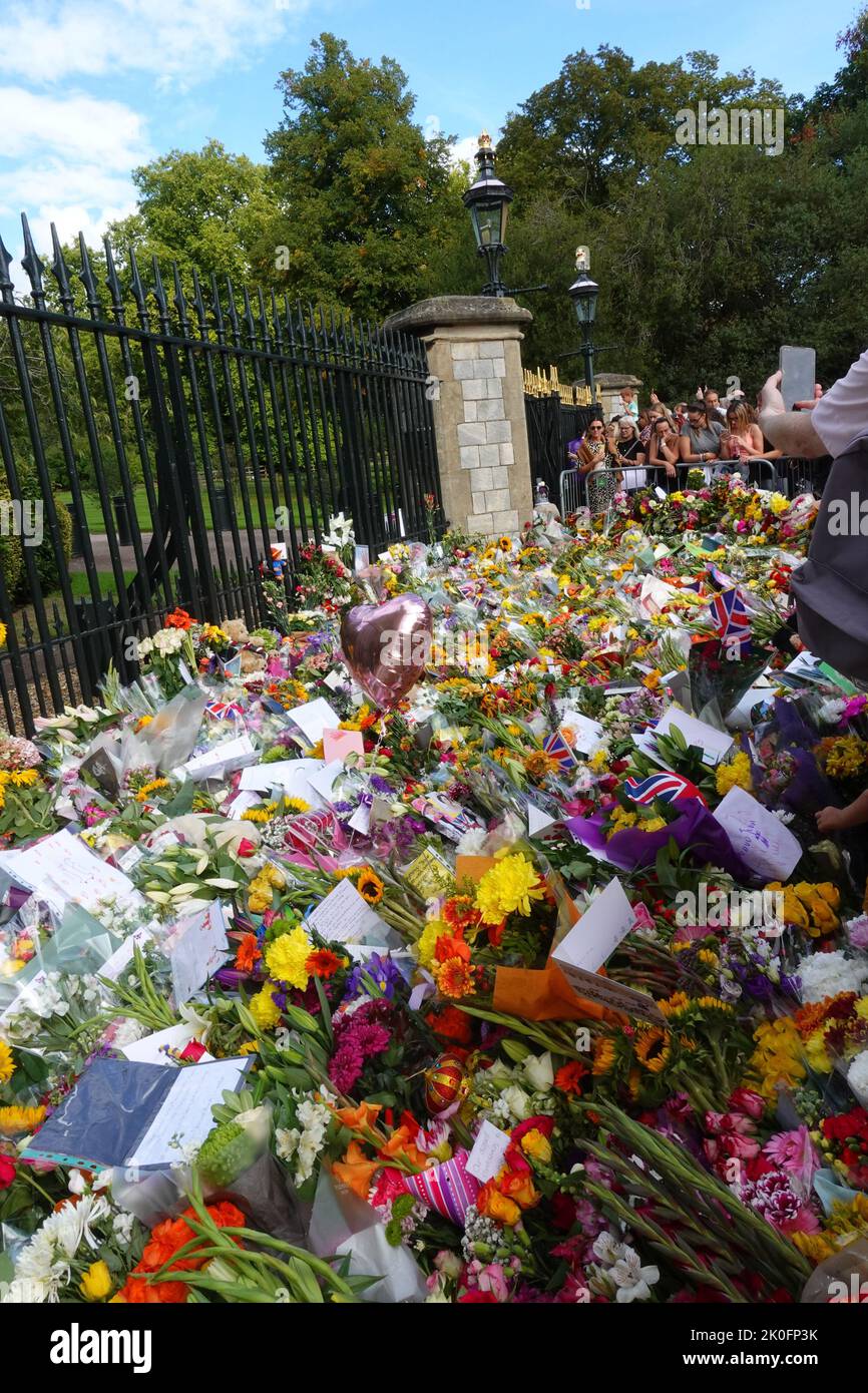 Mourners flock to Windsor to pay their respects following the death of ...