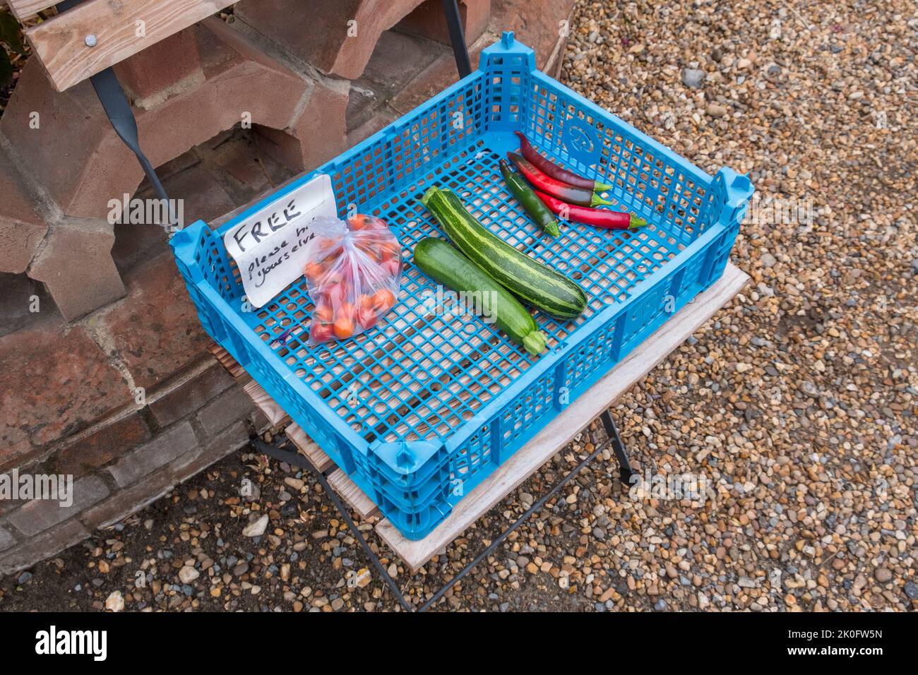 'Free, please help yourself' fruit and vegetables. Suffolk, UK Stock Photo