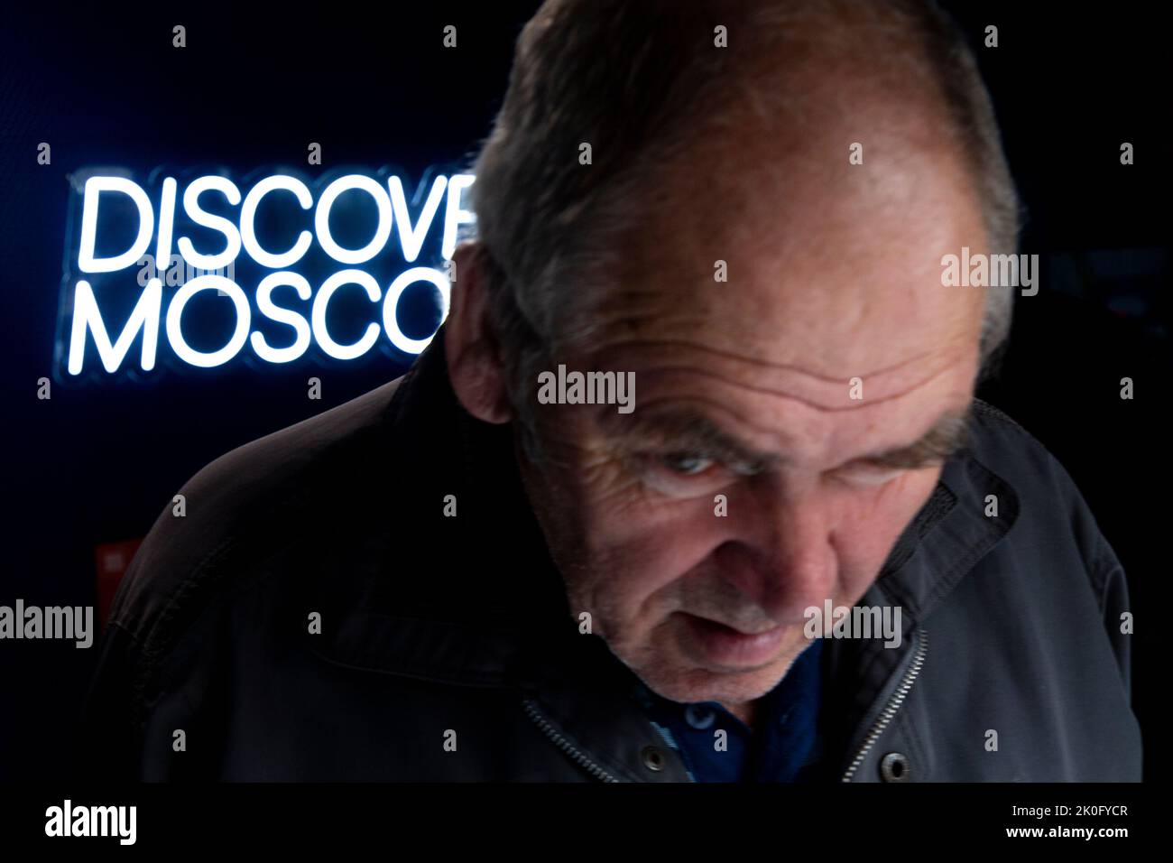 Moscow, Russia. 11th of September, 2022. Man is seen during celebrations marking the 875th birthday of Moscow city in Tverskaya Street, Russia. Nikolay Vinokurov/Alamy Live News Stock Photo