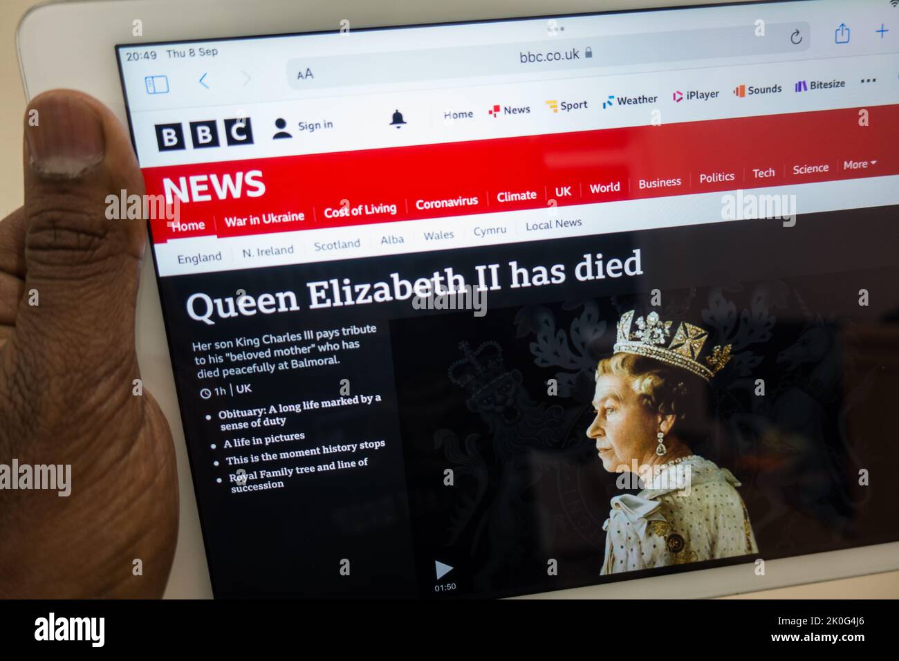 Queen Elizabeth has died news on BBC portal Stock Photo