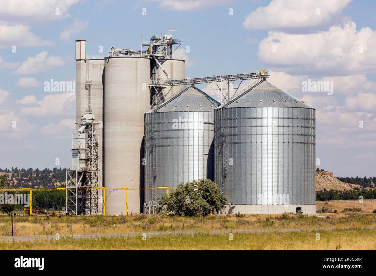 Grain storage in concrete elevators and metal bins near Nibbe, MT and Pompey’s Pillar in Yellowstone County - south-central Montana Stock Photo