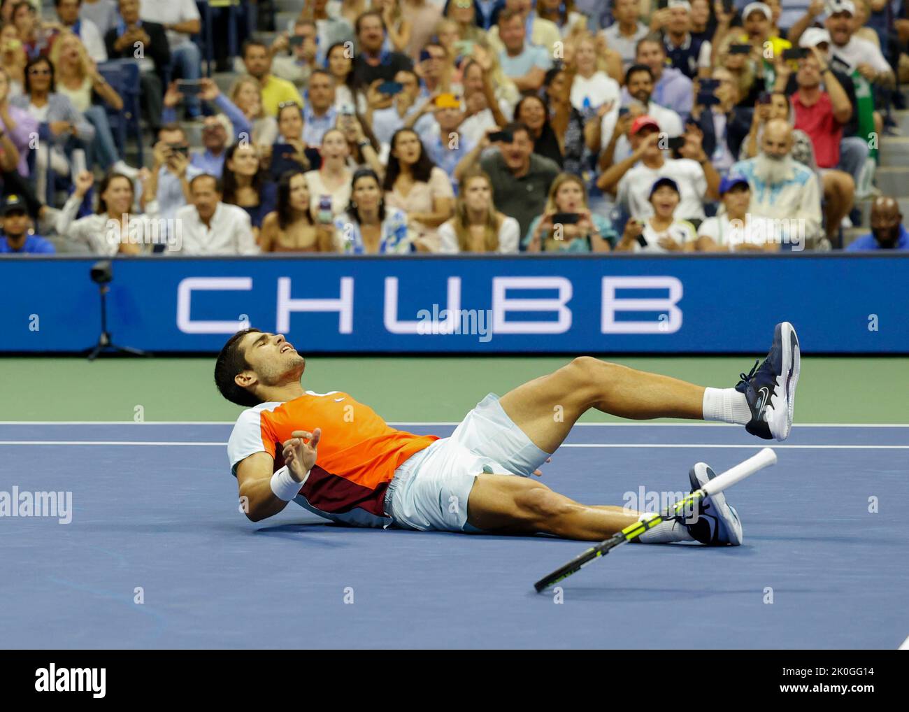 New York, USA, 11th.September 2022. Spanish tennis player Carlos Alcaraz celebrates his win of the Mens Final of the US  Open Championships, Billie Jean King National Tennis Center on Sunday 11September 2022. © Juergen Hasenkopf / Alamy Live News Stock Photo