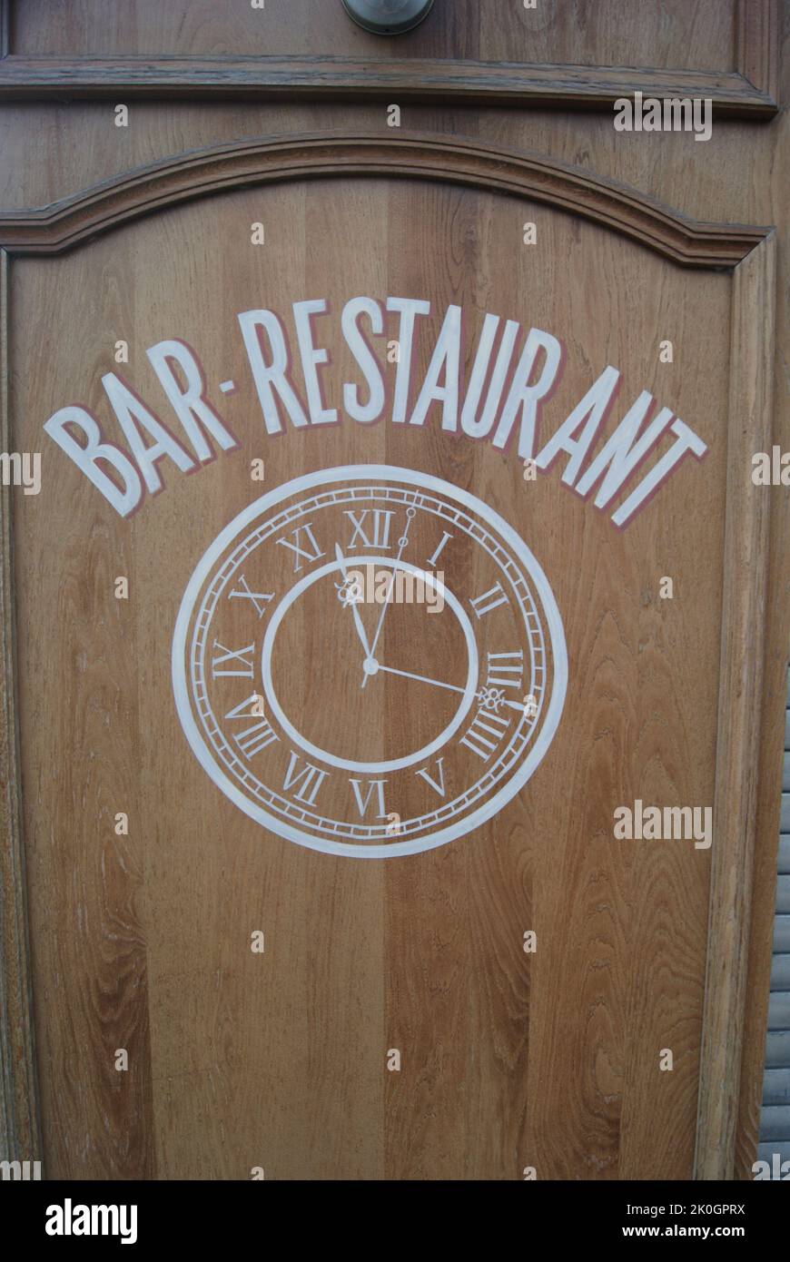 UN PANNEAU BAR RESTAURANT À BOURG LA REINE, HAUTS DE SEINE, FRANCE