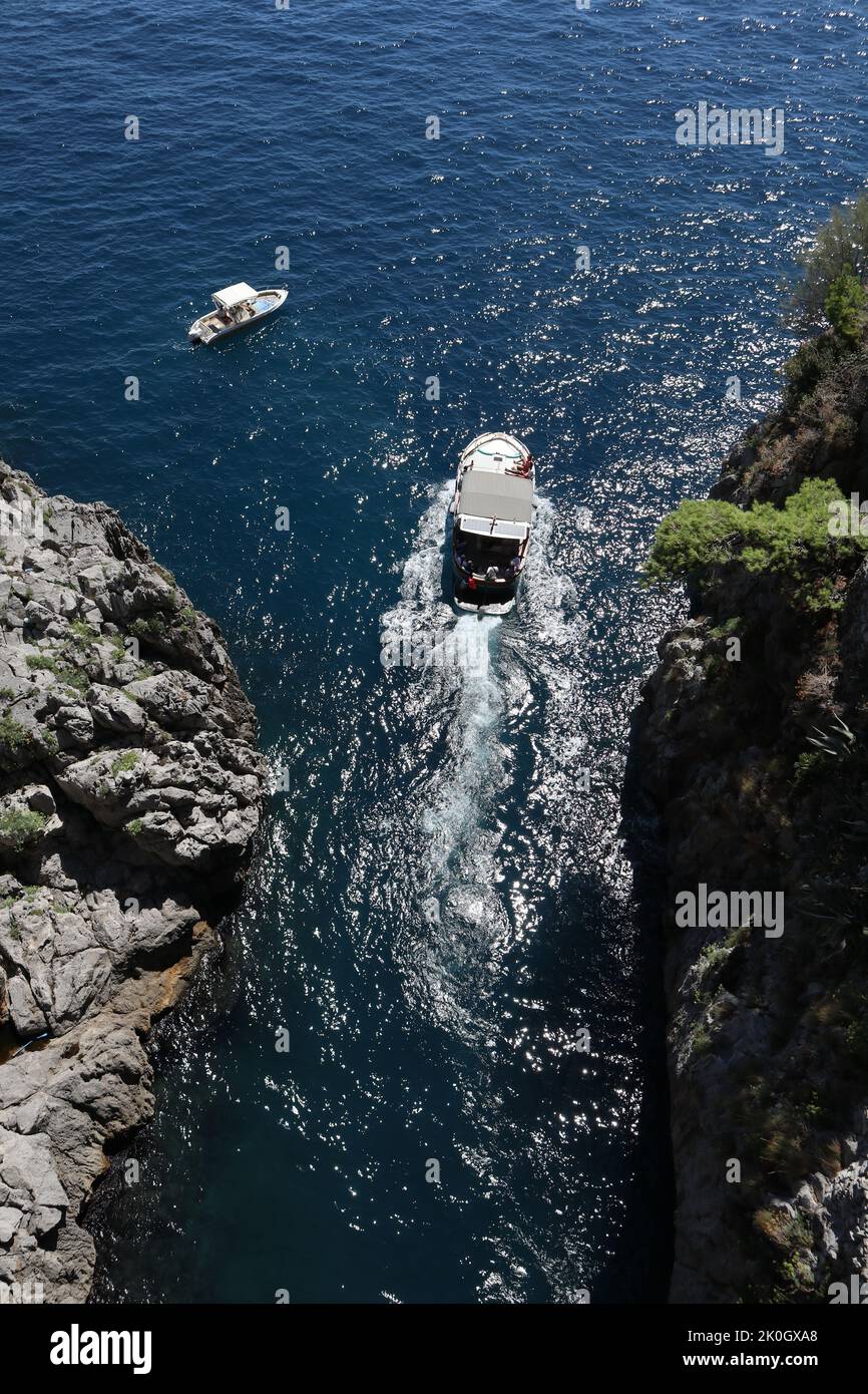 Furore - Barche di turisti all'uscita del fiordo Stock Photo