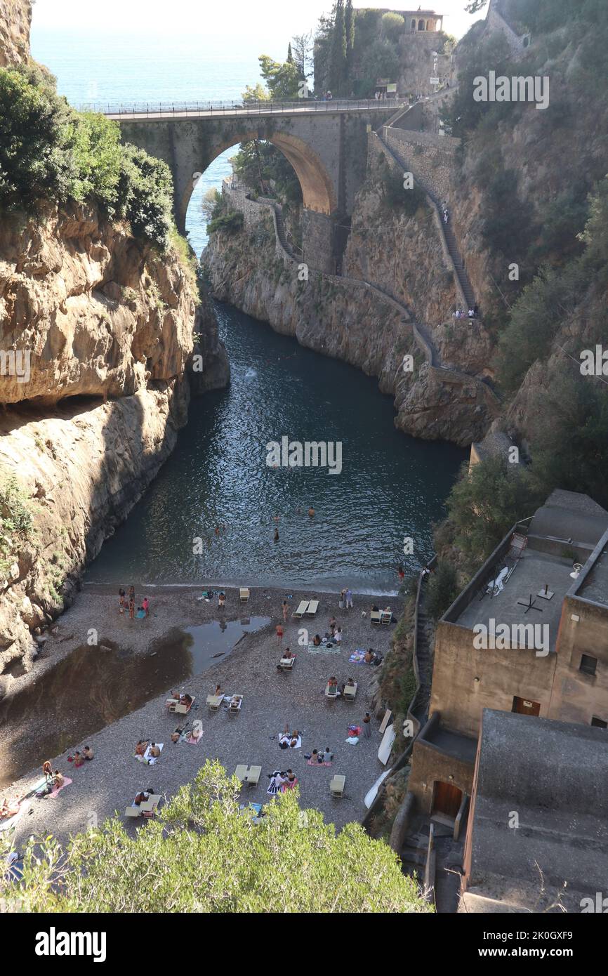 Furore - Spiaggia del fiordo dal borgo abbandonato Stock Photo