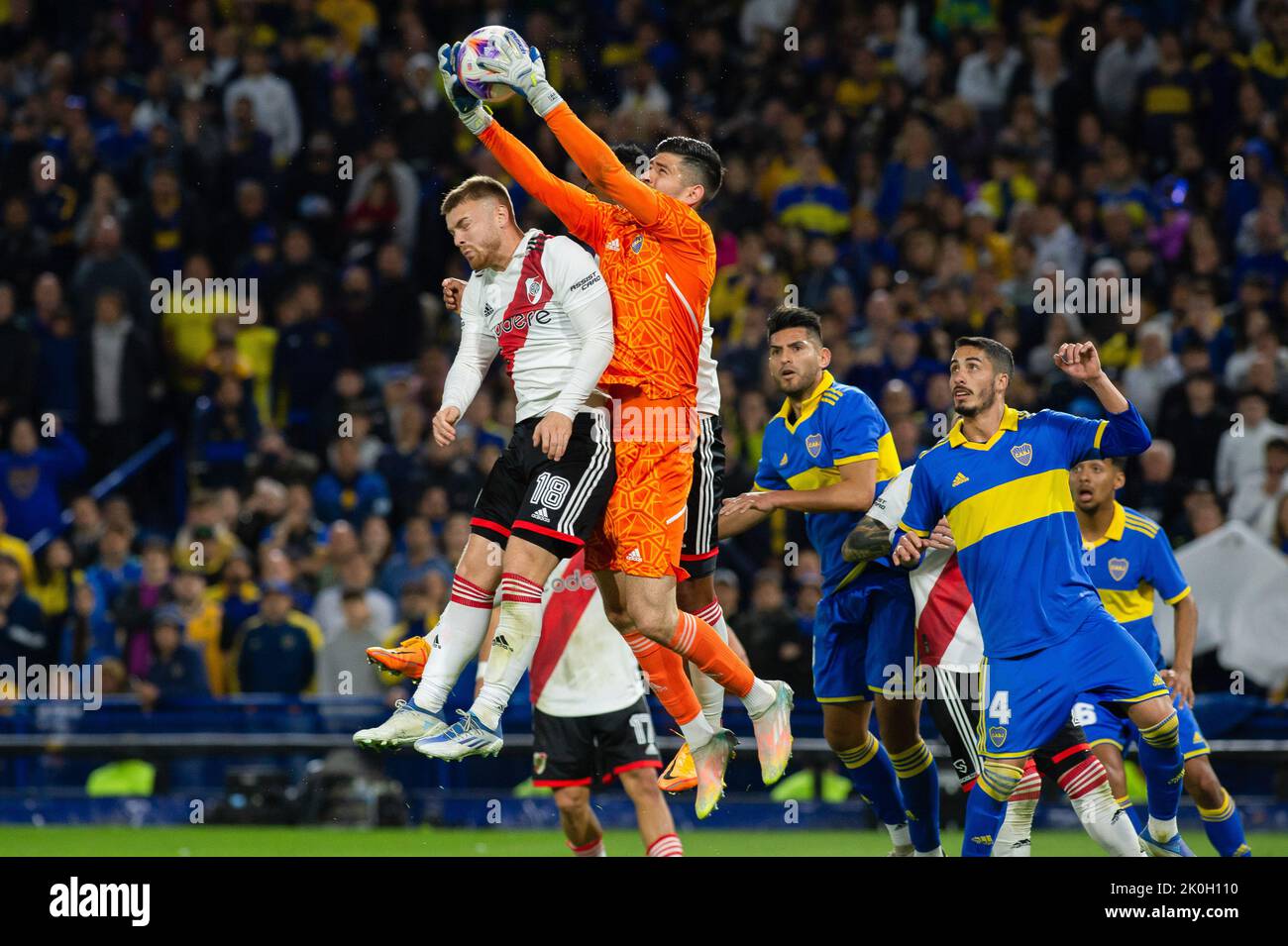 Buenos Aires, Argentina. 11th Sep, 2022. Agustin Rossi (C) of Boca Juniors and Lucas Beltran (L) of River Plate seen in action during a match between Boca Juniors and River Plate as part of Liga Profesional 2022 at Estadio Alberto J. Armando.(Final score; Boca Juniors 1:0 River Plate) (Photo by Manuel Cortina/SOPA Images/Sipa USA) Credit: Sipa USA/Alamy Live News Stock Photo
