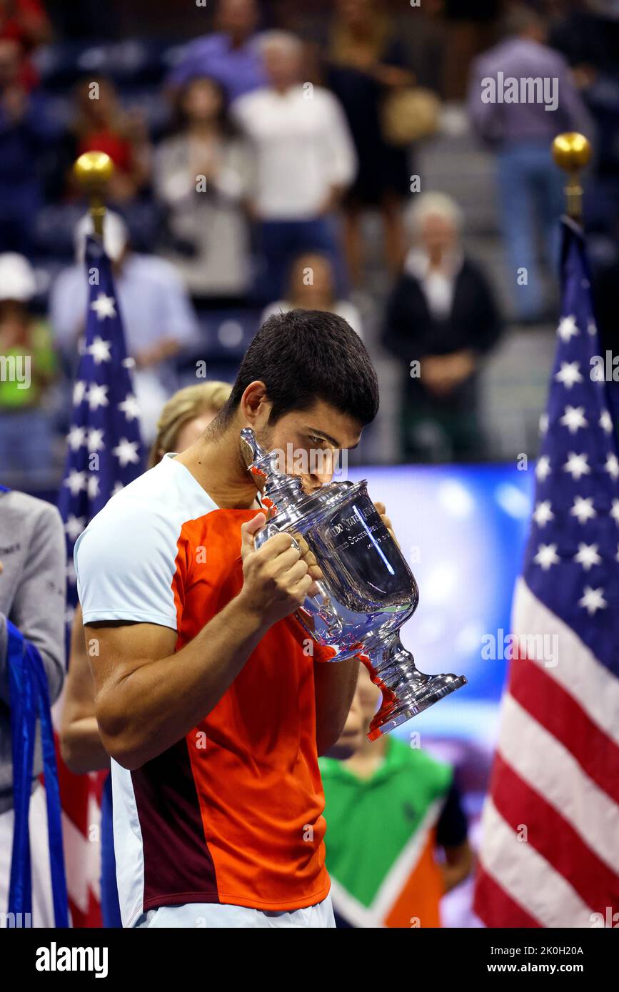 NEW YORK, NY - September 11: Carlos Alcaraz of Spain kisses the trophy after defeating Casper Rudd of Norway in the US Open men's final at USTA Billie Jean King National Tennis Center on September 11, 2022 in New York City. ( Credit: Adam Stoltman/Alamy Live News Stock Photo