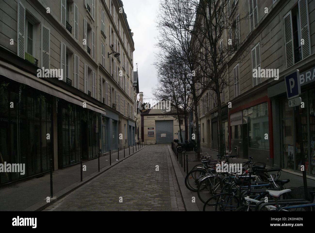 Une rue à Paris. France Stock Photo