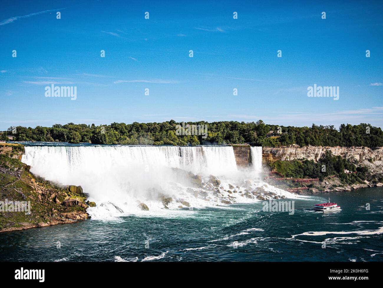 A scenic view of Niagara Falls on Canada and the USA border Stock Photo ...