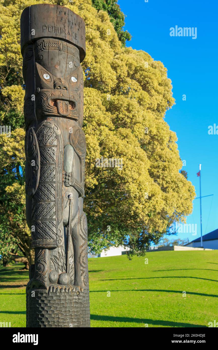 Maori art at the site of the Battle of Gate Pa, Tauranga, New Zealand. A carving representing the chief Rawiri Puhirake, who fought in the battle Stock Photo