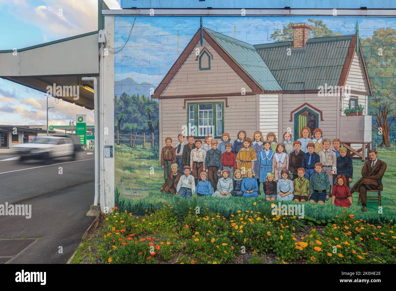 A mural in the town of Katikati, New Zealand. It depicts the old Waitekohe School and the class of 1914 Stock Photo
