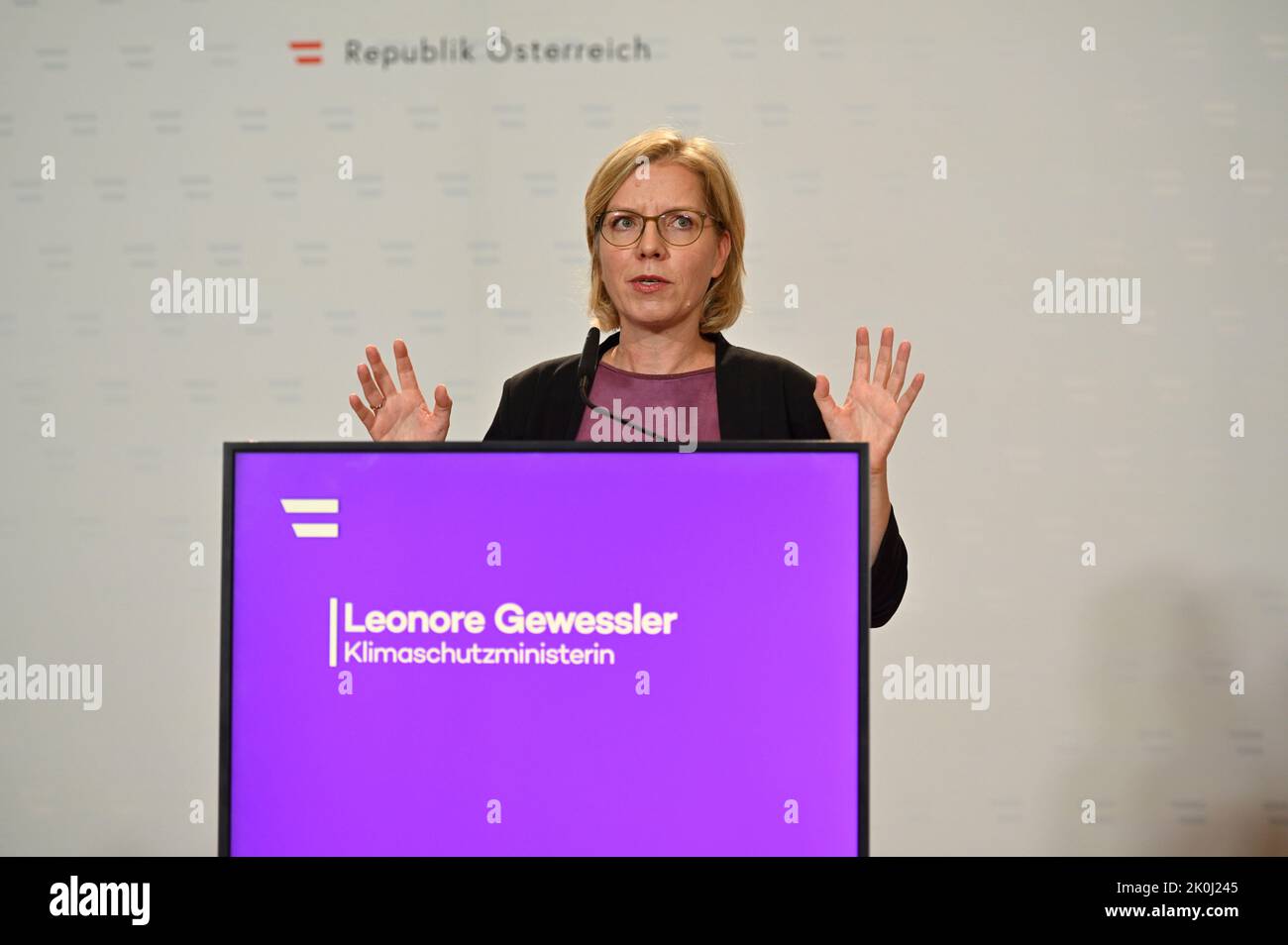 Vienna, Austria. 12th Sep,2022. Presentation of the federal government's energy saving campaign in the climate protection ministry with Leonore Gewessler, Federal Minister for Climate Protection, Environment, Energy, Mobility, Innovation and Technology. Credit: Franz Perc/Alamy Live News Stock Photo