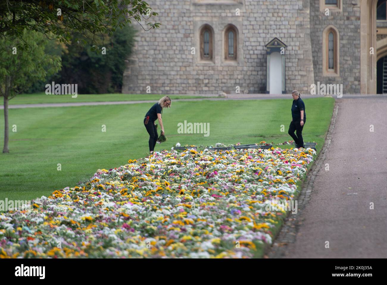 Windsor castle grounds hires stock photography and images Alamy