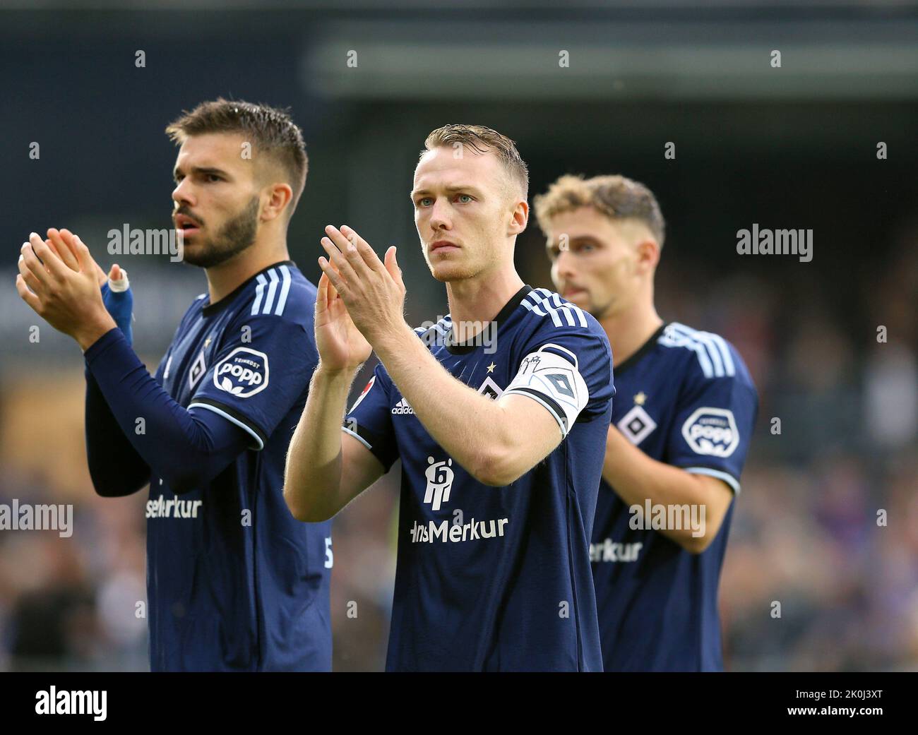 Kiel, Germany. 09th Sep, 2022. Soccer: 2nd Bundesliga, Holstein Kiel - Hamburger SV, Matchday 8. Sebastian Schonlau (center) and Mario Vuskovic (left) of HSV celebrate. Credit: Claus Bergmann/dpa - IMPORTANT NOTE: In accordance with the requirements of the DFL Deutsche Fußball Liga and the DFB Deutscher Fußball-Bund, it is prohibited to use or have used photographs taken in the stadium and/or of the match in the form of sequence pictures and/or video-like photo series./dpa/Alamy Live News Stock Photo