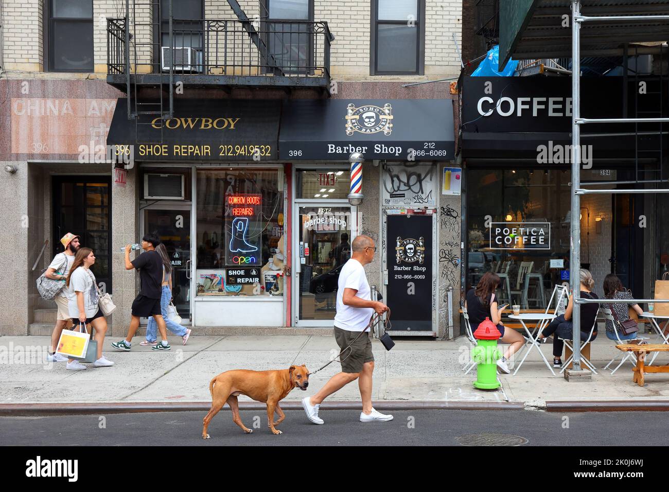 Poetica Coffee, 394 Broome St, Cowboy Shoe Repair, 396 Broome St, New York. people and storefronts in Manhattan NoHo, Little Italy, Chinatown Stock Photo