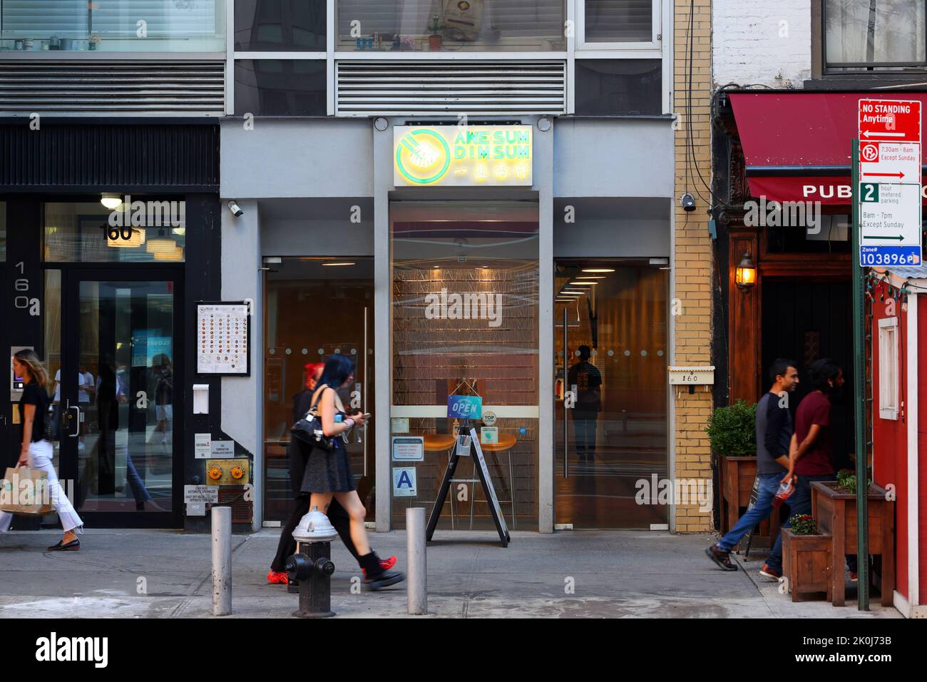 AweSum DimSum, 160 E 23rd St, New York, NYC storefront photo of a Cantonese Chinese awe sum dim sum restaurant in the Gramercy neighborhood. Stock Photo