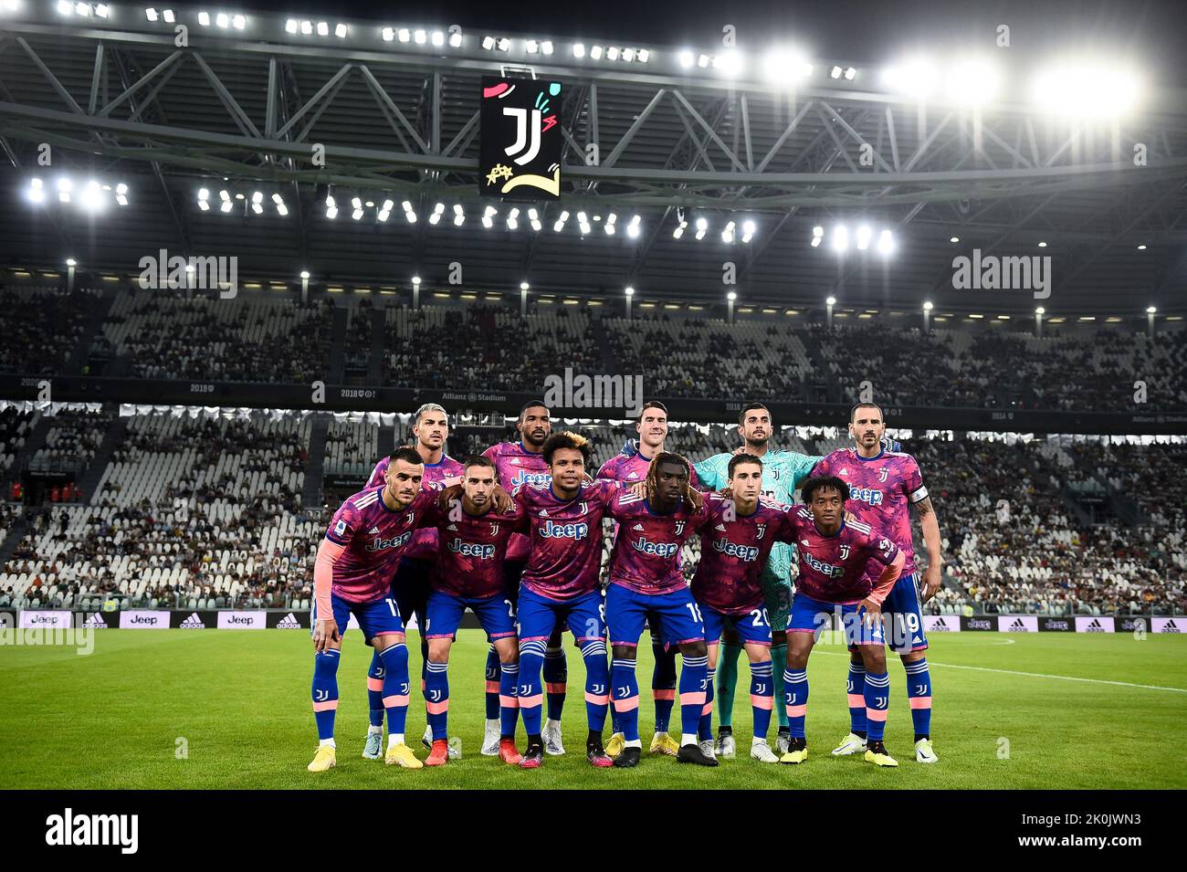 Turin, Italy. 11 September 2022. Players of Juventus FC pose for a team photo prior to the Serie A football match between Juventus FC and US Salernitana. Credit: Nicolò Campo/Alamy Live News Stock Photo