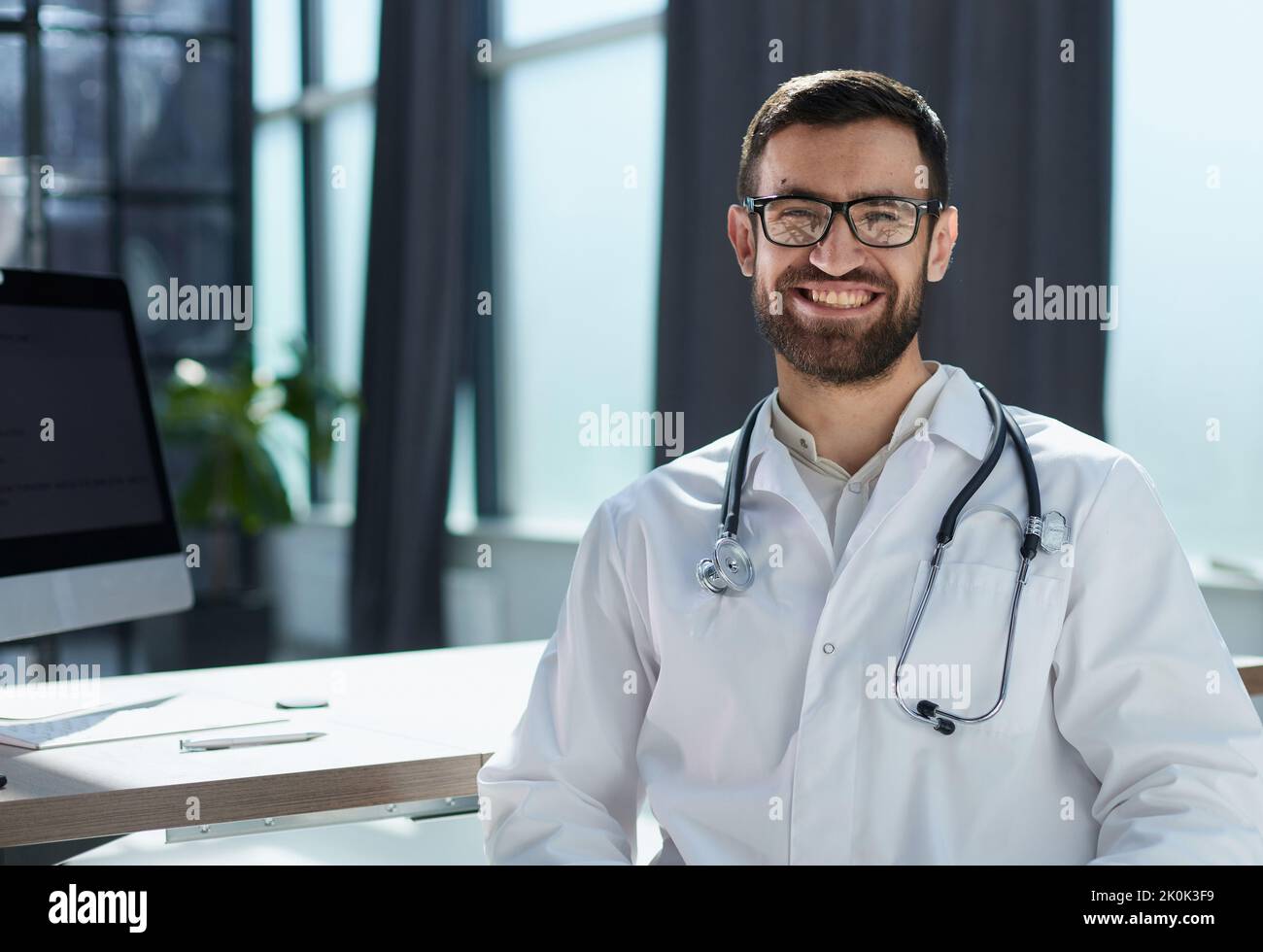 Young arab doctor man hi-res stock photography and images - Alamy