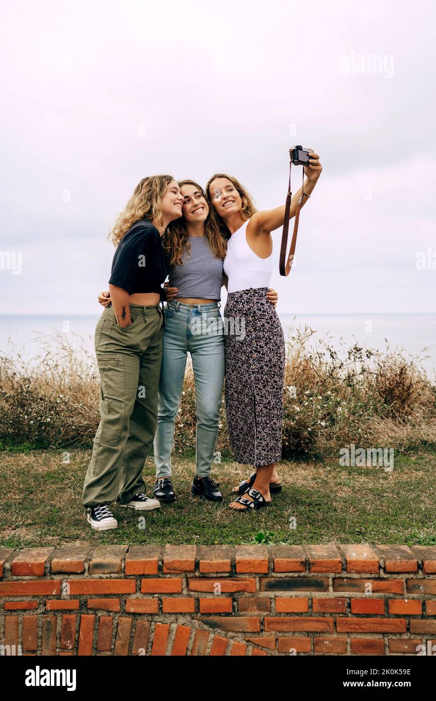 Women standing smiling taking hi-res stock photography and images - Alamy