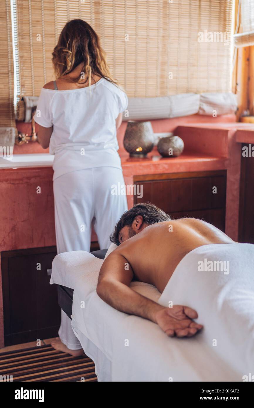 Hair oil massage hi-res stock photography and images photo
