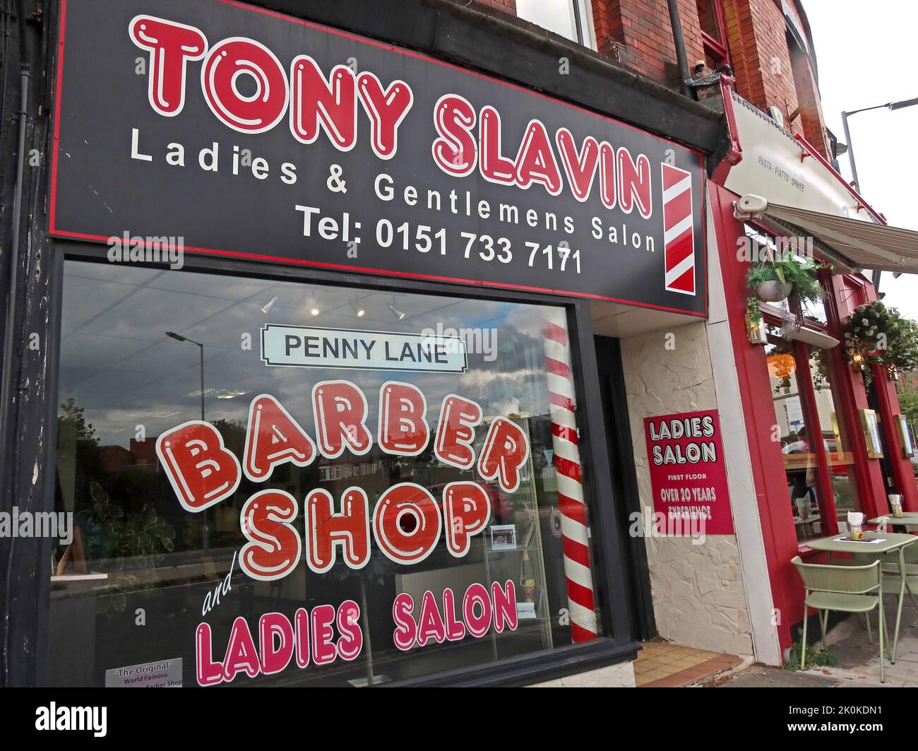 The Barber Shop, at the foot of Penny Lane, Tony Slavins, 11 Smithdown Pl, Liverpool, Merseyside, England,UK, L15 9EH Stock Photo