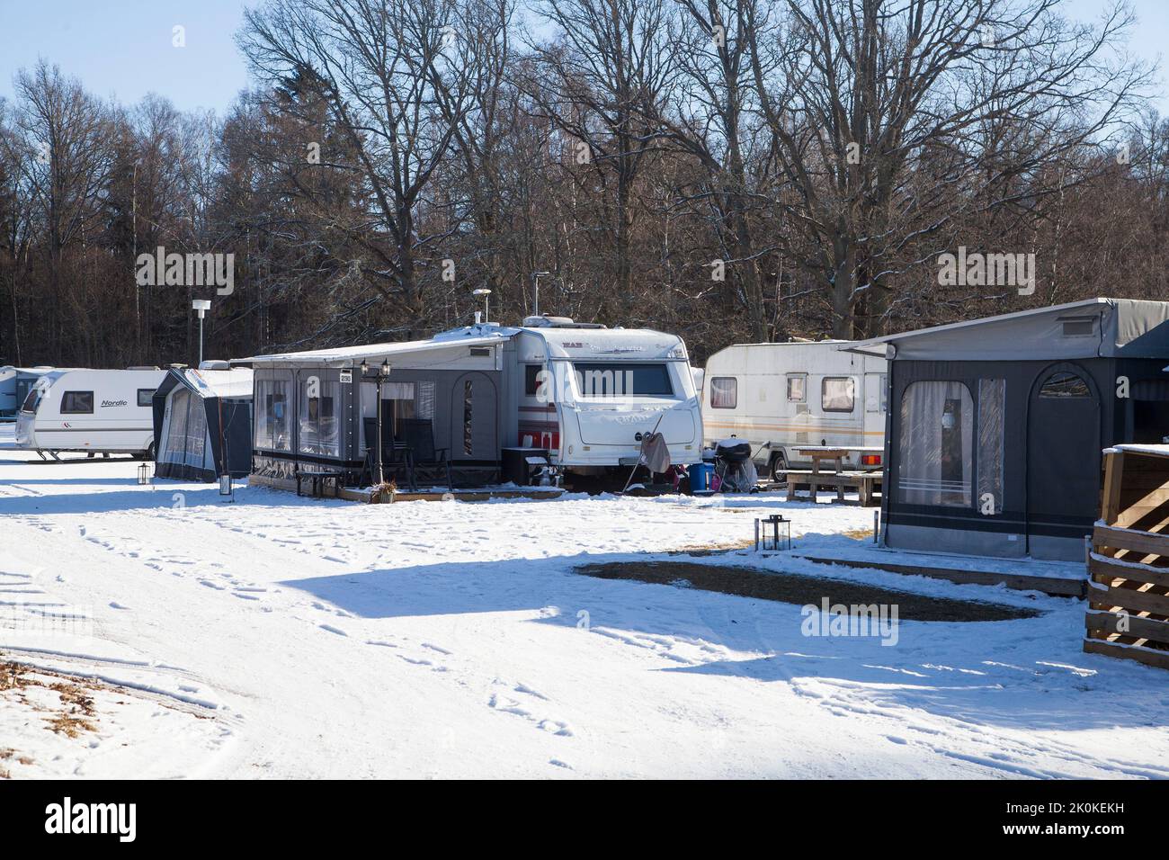 YEAR-ROUND CAMPING in caravan on a snowy winter´s day Stock Photo