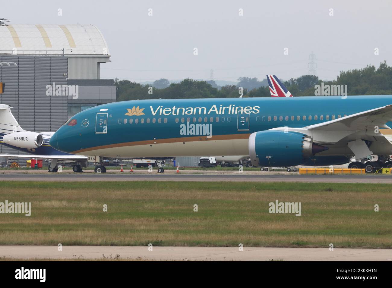 Vietnam Airlines, Boeing 787-10 Dreamliner, departing London Stansted Airport, Stansted, Essex, England, UK on 10 September 2022 Stock Photo