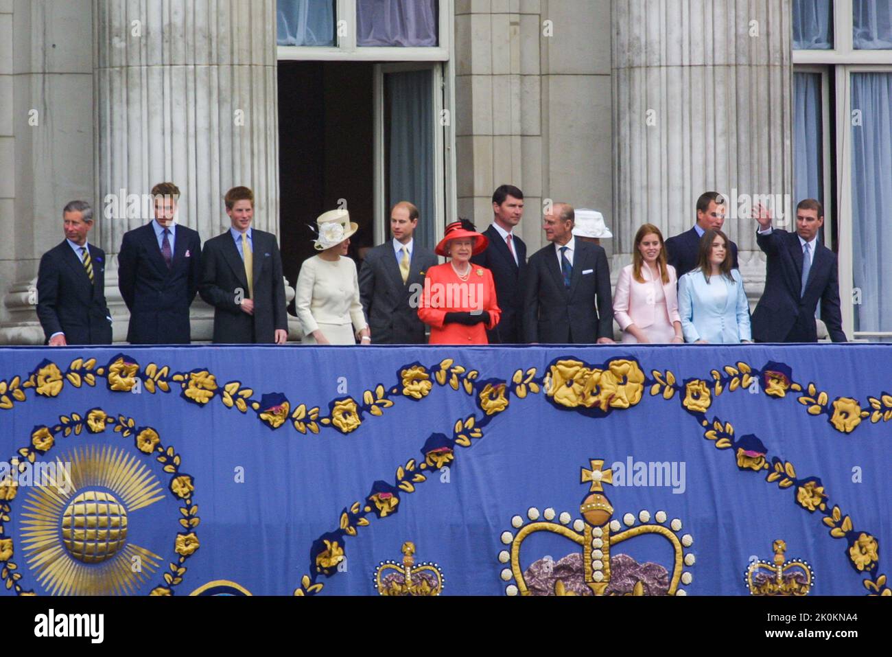 4th June 2002 - Members of the Royal Family on the balcony of  Buckingham Palace in London at the Golden Jubilee of Queen Elizabeth II Stock Photo