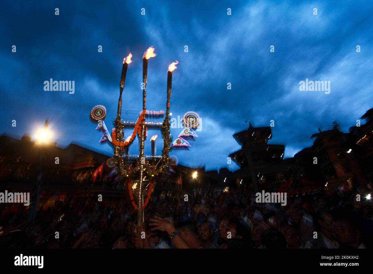 Bhaktapur, Bagmati, Nepal. 12th Sep, 2022. The Manandhar community of the local sakolaan tol burns a pair of yamata (sky lamps) in front of the Bhimsen temple at Dattatraya Bhaktapur, Nepal on Monday.The Mupatra Jatra of Bhaktapur is based on various religious texts, is celebrated in Bhaktapur for three days from Ashwin Krishna II to IV. (Credit Image: © Amit Machamasi/ZUMA Press Wire) Stock Photo