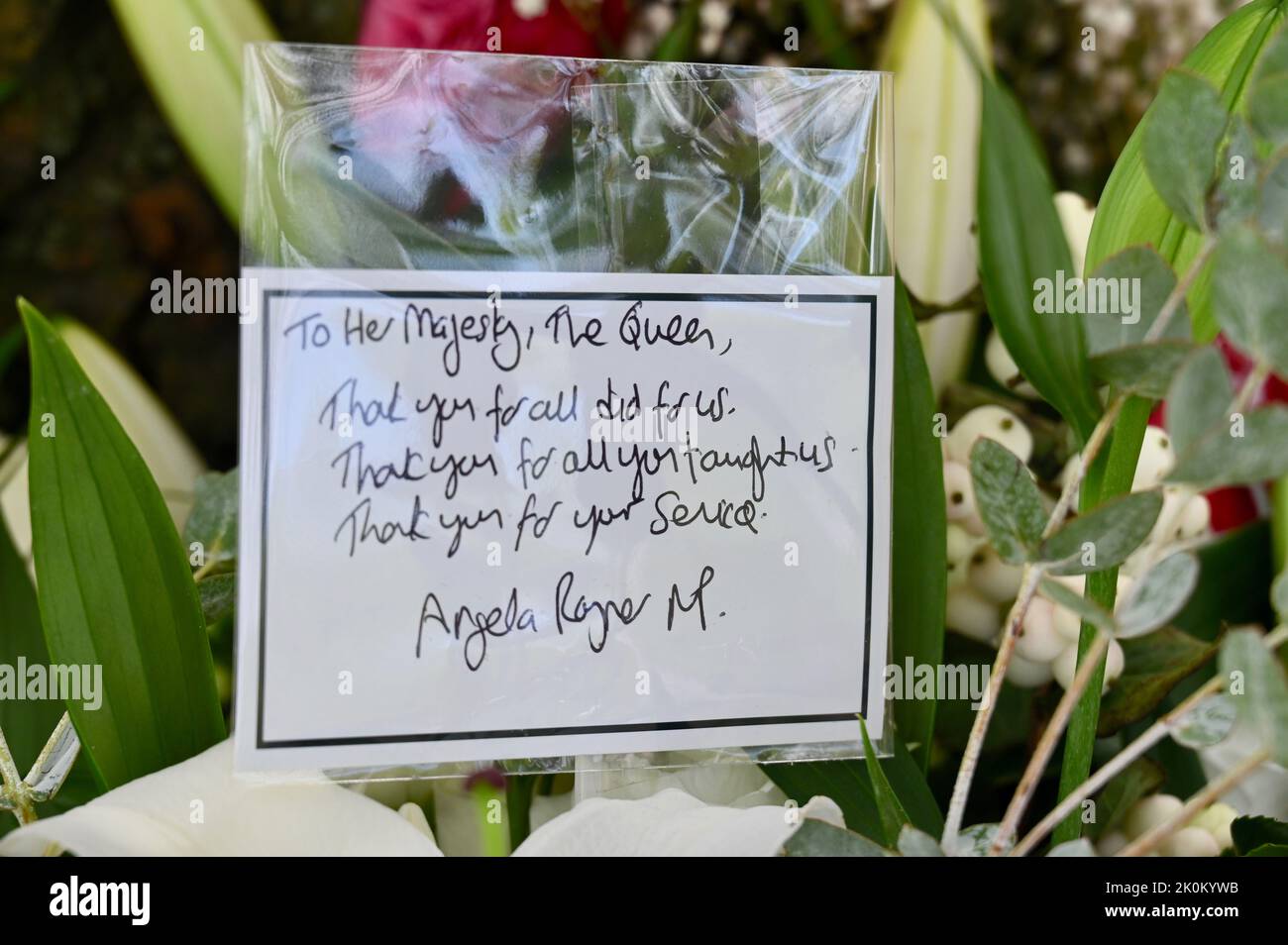 12th September. London, UK. Deputy Labour Leader Angela Rayner left a touching floral tribute to Queen Elizabeth II in St James Park following her death on 08.09.2022. She wrote 'Thank you for all you did for us, Thank you for all you taught us, Thank you for your service' Credit: michael melia/Alamy Live News Stock Photo