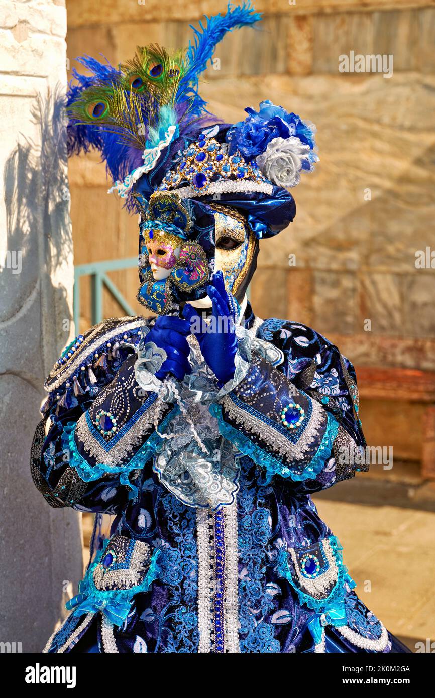 Carnival dance feather hi-res stock photography and images - Alamy