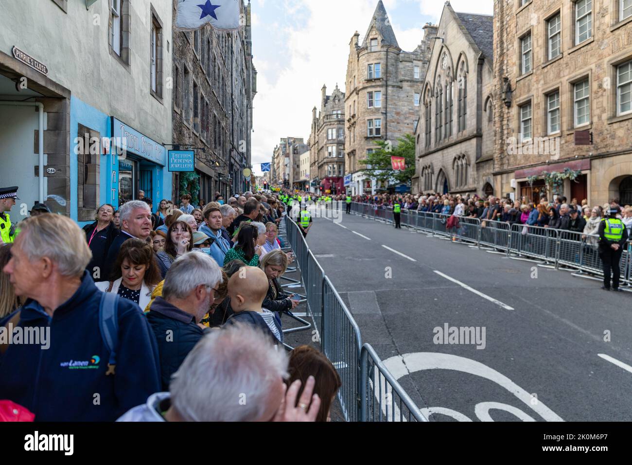 Edinburgh, Scotland, 12/09/2022, The coffin of Queen Elizabeth was